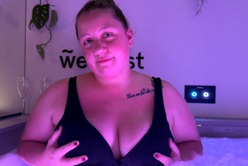 Nacktbilder Amateur CurvyMelissa