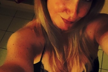 Nacktbilder Amateur HotEscence